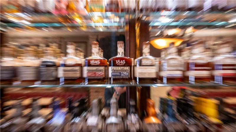 Handelsstreit eskaliert - Gegenzölle von EU und China Nicht von den Zusatzzöllen betroffen: amerikanischer Whiskey und andere alkoholische Getränke. (Archivbild)
