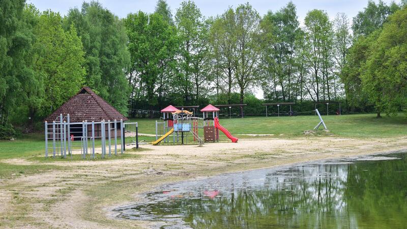 Nichts los, das könnte sich dieses Wochenende ändern: Das Wetter bestimmt, wie viel Leben am Badesee herrscht. 200 bis 300 Leute kommen an Top-Tagen für Kläre.