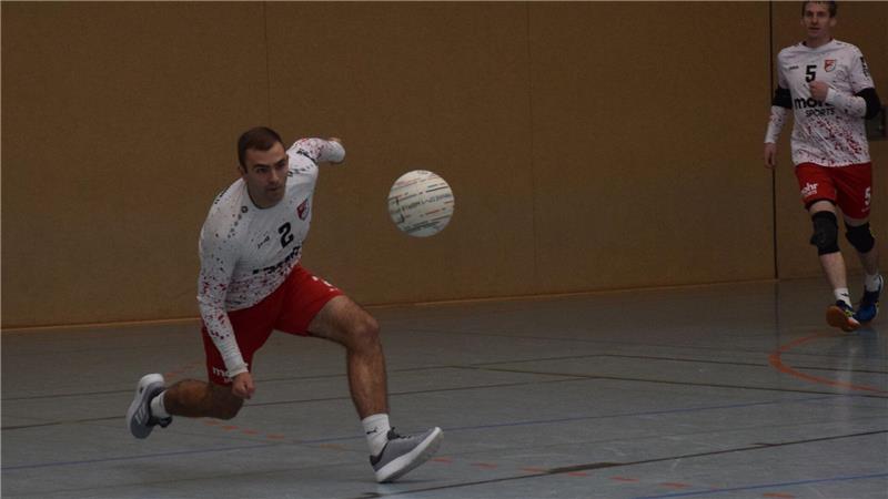 Faustball-Aufsteiger mit zu kleinem Kader - Wachablösung im Blick Nick Poppe gehört zu den Leistungsträgern beim MTV Wangersen.