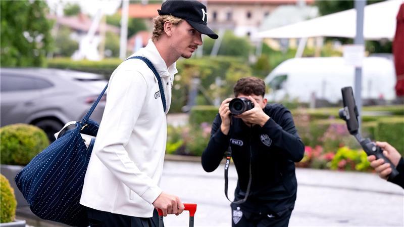 Ex-Bremer Woltemade: Stuttgart geht von Verbleib aus Nick Woltemade und der VfB Stuttgart kamen am Montag am Tegernsee an.