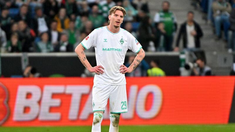 Werder-Abschied: Vom Dauerreservisten zum Champions-League-Teilnehmer? Nick Woltemade von Werder Bremen steht am Mittelkreis.