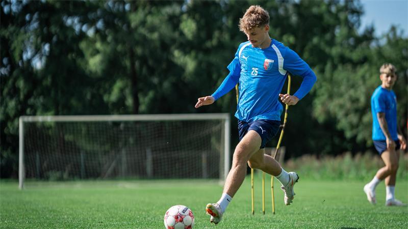 Transferfenster auf kipp: So verhandelt D/A am Deadline-Day auf Hochtouren Niclas Dühring wurde vom Zweitligisten Karlsruher SC ausgeliehen.