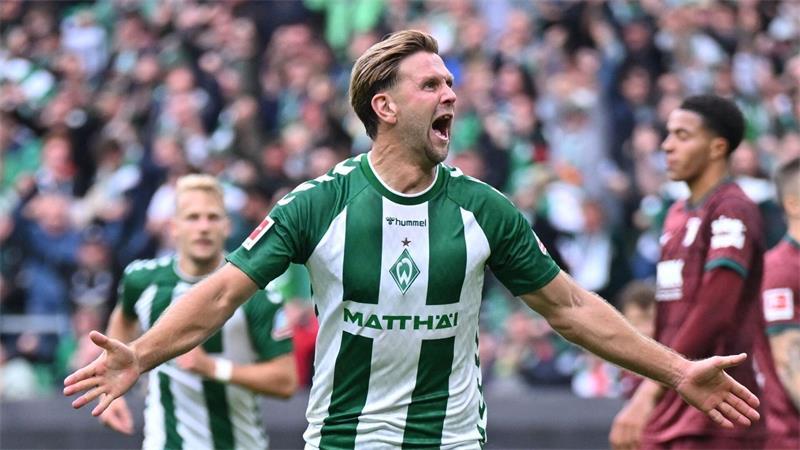 Niclas Füllkrug jubelt über sein Tor gegen Augsburg.