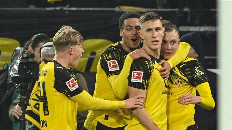 Wieder Ärger um Adeyemi: BVB siegt und kommt nicht zur Ruhe Nico Schlotterbeck (2.v.r.) genießt bei Trainer Niko Kovac hohes Ansehen.