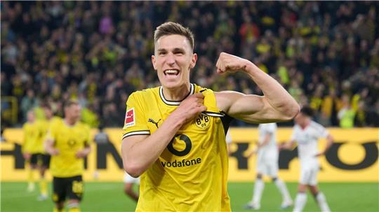 Nico Schlotterbeck jubelt über seinen Treffer zum 2:1. 
