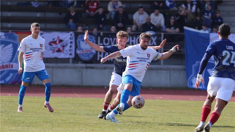 Rosin und Mohr schießen D/A zum Sieg gegen die beste Abwehr der Liga Nico von der Reith führt seine Mannschaft als Kapitän auf das Feld.