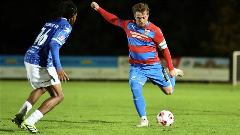 Kraftakt vor 855 Fans: D/A dreht Spiel gegen den Bremer SV Nico von der Reith spielte gewohnt aggressiv und eröffnete viele Angriffe.