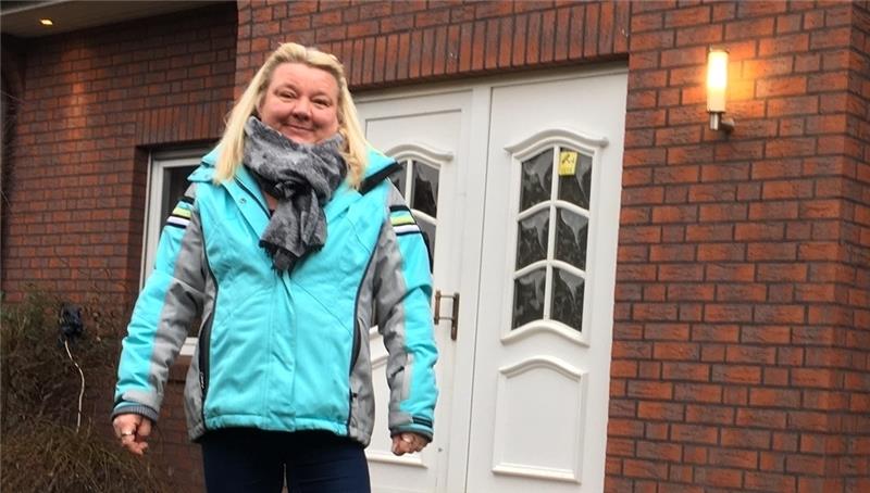 Nicole Will vor dem Haus, um das es am 16. Januar vor Gericht geht. Foto Wisser