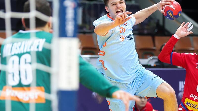 Niederlandes Spieler Kay Smits wirft.