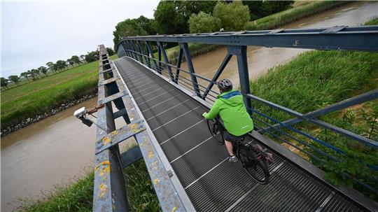 Niedersachsen hat quer durch das Land mehr als 40 Fernradwanderwege. (Archivbild)