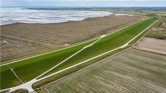 Niedersachsen investiert weiter in den Deichschutz. (Symbolbild)
