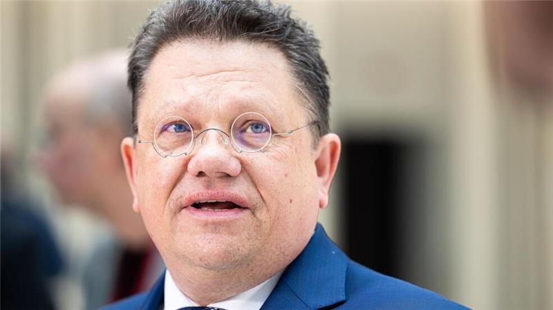 Niedersachsens Gesundheitsminister Andreas Philippi schließt sich der Forderung von Bundesgesundheitsminister Karl Lauterbach (beide SPD) an. (Archivbild)
