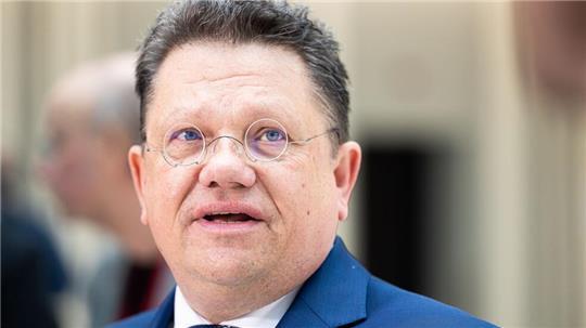 Niedersachsens Gesundheitsminister Andreas Philippi schließt sich der Forderung von Bundesgesundheitsminister Karl Lauterbach (beide SPD) an. (Archivbild)