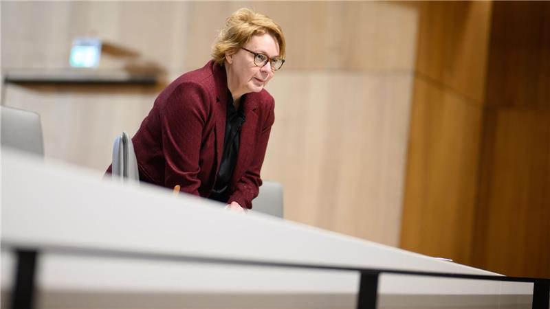 Niedersachsens Innenministerin Behrens richtet den Blick auf Beamte mit AfD-Engagement. (Archivbild)
