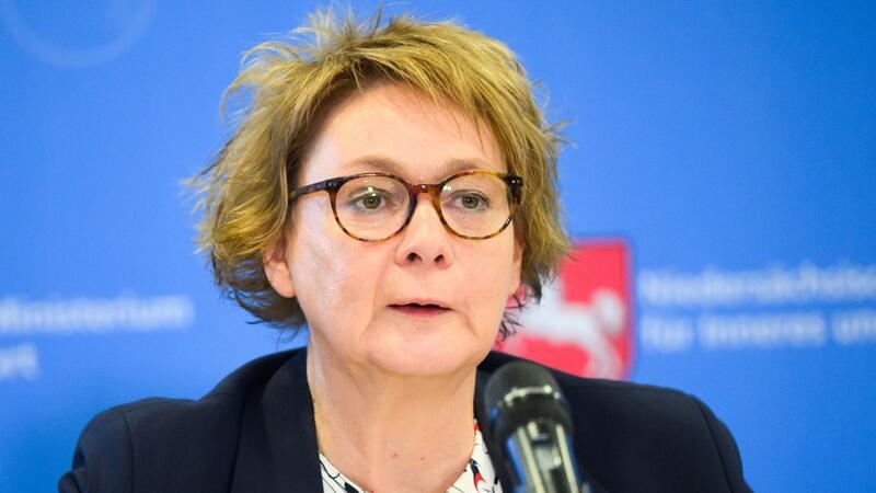 Behrens warnt vor rechter Radikalisierung der Gesellschaft Niedersachsens Innenministerin Daniela Behrens spricht in Hannover.