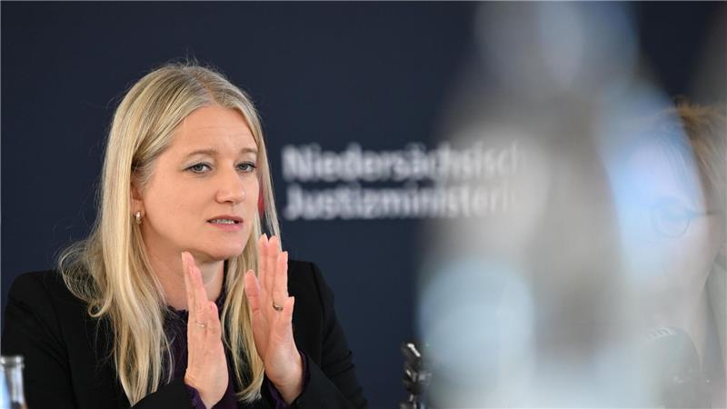 Niedersachsens Justizministerin Kathrin Wahlmann kündigt personelle Verstärkung im Kampf gegen Organisierte Kriminalität an.
