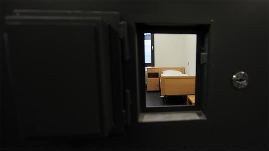 Niedersachsens Justizministerium weist Versäumnisse bei der Beurteilung des Gefangenen zurück. (Archivbild)
