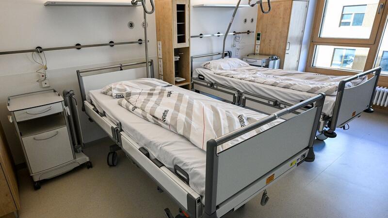 Niedersachsens Kliniken halten laut Minister Andreas Philippi derzeit Tausende Betten zu viel vor. (Archivbild)