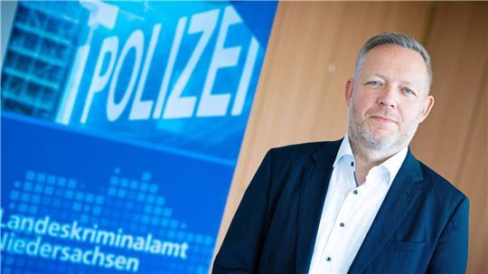 Niedersachsens LKA-Chef Thorsten Massinger will junge Menschen besser vor Gefahren im Netz schützen. (Archivbild) 