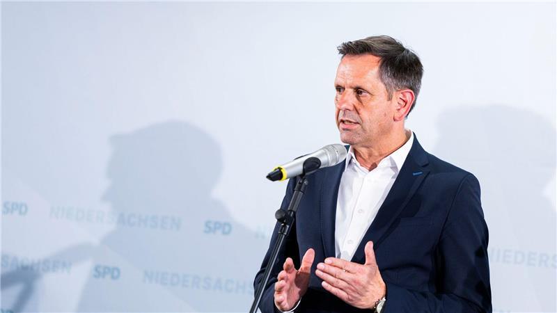 Niedersachsens Ministerpräsident Olaf Lies (SPD) sprach den Opfern der Hamburger Messerattacke sein Mitgefühl aus. 