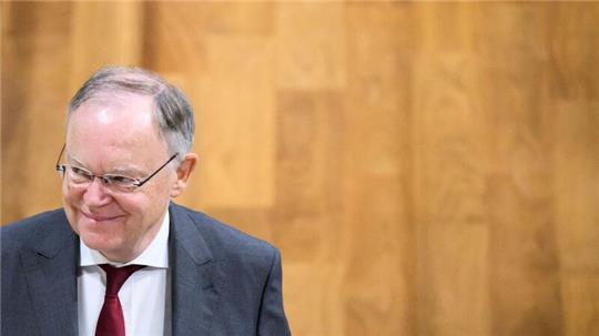Niedersachsens Ministerpräsident Stephan Weil kommt in den Landtag Niedersachsen.