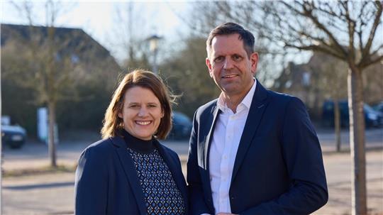 Niedersachsens Regierungschef Lies und seine Stellvertreterin Hamburg vor dem Auftakt der Kabinettsklausur in Adendorf.