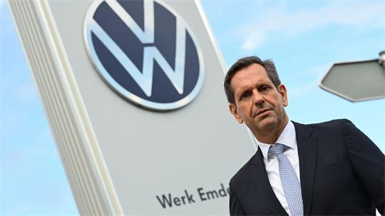 Niedersachsens Regierungschef Lies wehrt sich gegen weitreichende Werkschließungen bei VW. (Archivbild)