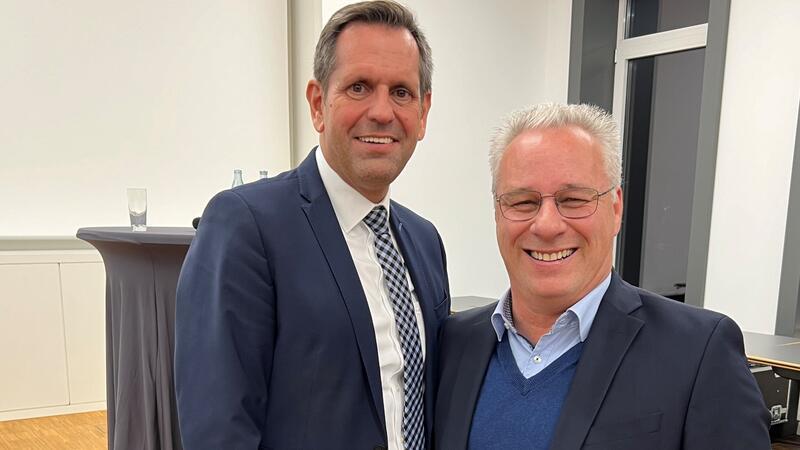 Niedersachsens Wirtschaftsminister Olaf Lies (links) und der neue Koordinator Stephan Engel.