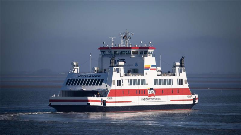 Niedrigwasser führt zu Verschiebungen im Fahrplan der Insel- und Halligfähren. (Archivbild) 