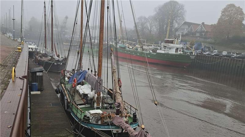 Grau und regnerisch: So wird das Wetter im Kreis Stade Niedrigwasser im Stader Stadthafen.