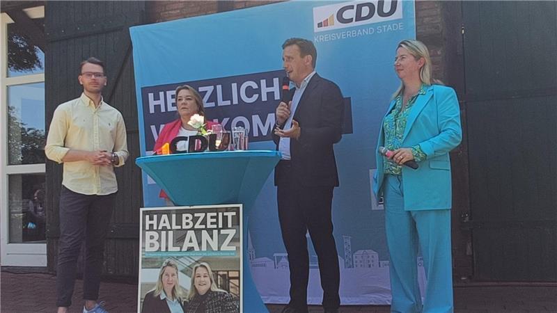 Niels Kohlhaase (von links) moderiert Fragen an Melanie Reinecke, Sebastian Lechner und Birgit Butter.