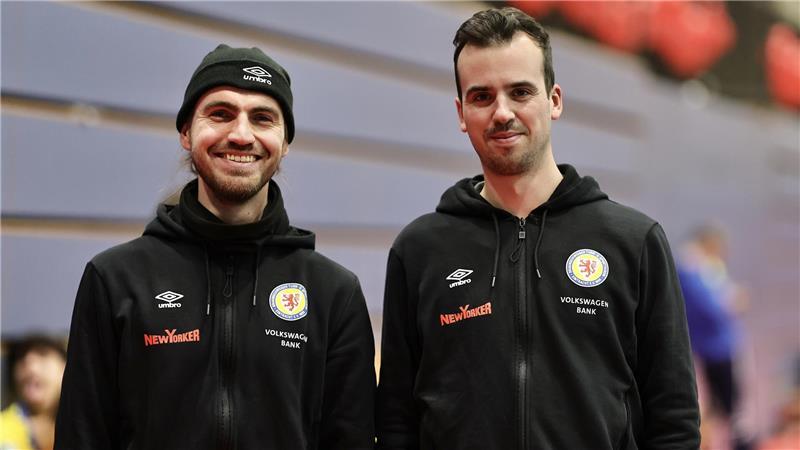 Niels Quante (rechts) ist eigentlich kein Fan vom Hallenfußball, war aber voll des Lobes für den Stader Hallenzauber. Seine Braunschweiger wurden Dritter.