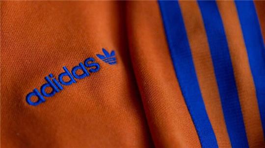 Nike darf in Deutschland eine bestimmte Sporthose wegen großer Ähnlichkeit mit dem Drei-Streifen-Design von Adidas nicht mehr anbieten.