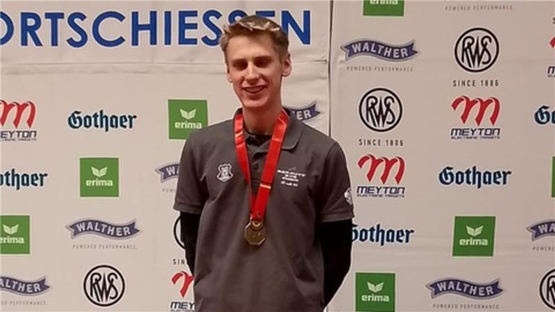 Niklas Breuer mit der Bronzemedaille.
