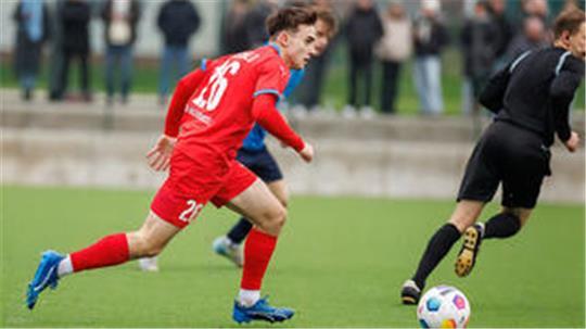 Niklas Ellerwald stand nur 19 Minuten nicht auf dem Platz. Der Außenverteidiger ist in Startelf gesetzt.