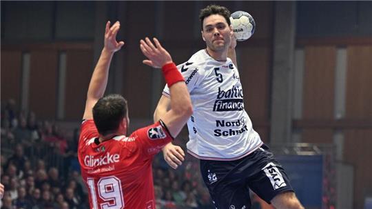 Niklas Kirkelökke und die SG Flensburg-Handewitt spielten bei den Rhein-Neckar Löwen.