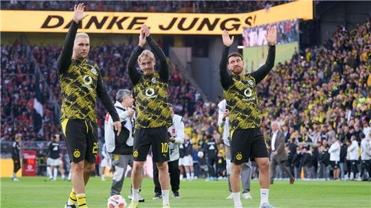 Niklas Süle (l) und Julian Brandt (M) verlassen zum Ende der Saison Borussia Dortmund. 