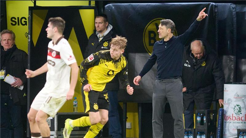 Niko Kovac (r) gibt beim BVB die Richtung vor.