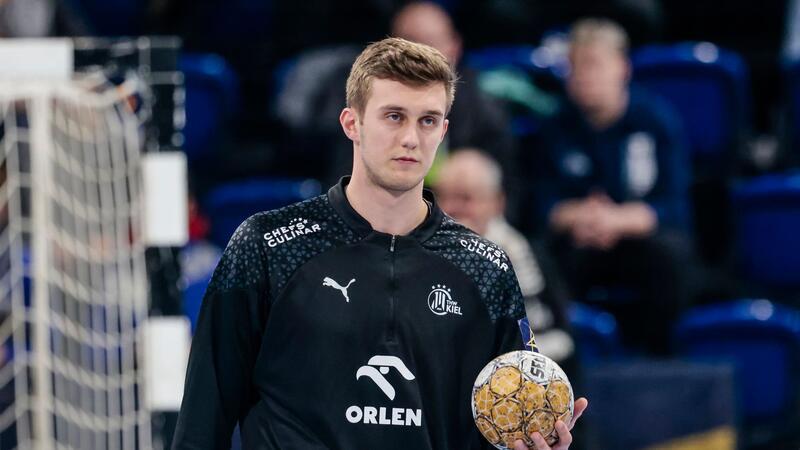 Nikola Bilyk wärmt sich vor einem Spiel in der Wunderino Arena auf.