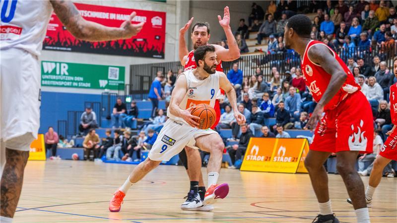 Stader Basketballer schreiben in Aschersleben Nervenkrimi Nil Angelats erzielte in Aschersleben 19 Punkte.
