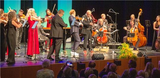 Nils Landgren und Daniel Hope begeistern in Begleitung des Zürcher Kammerorchesters das Publikum. Foto: Dammer