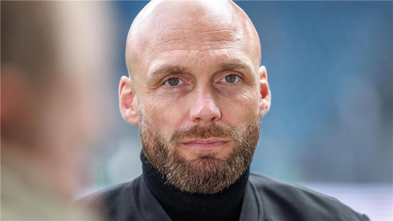 Nils-Ole Book erhält als Nachfolger von Sebastian Kehl einen Vertrag bis 2029 in Dortmund (Archivbild). 