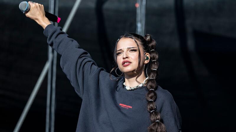 Nina Chuba mit neuer Single über sich selbst Nina Chuba eroberte 2022 mit „Wildberry Lillet“ die Spitze der deutschen Single-Charts.