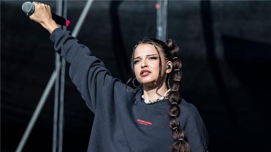 Nina Chuba eroberte 2022 mit „Wildberry Lillet“ die Spitze der deutschen Single-Charts.