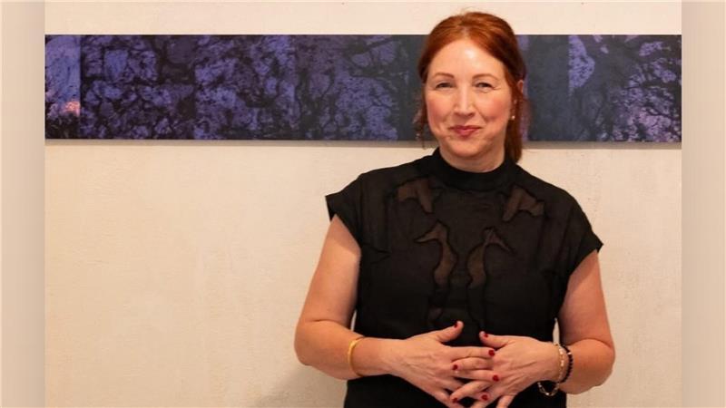 Sexuelle Gewalt: Eine Betroffene erzählt von Trauma und Stärke Nina Hurnÿ Pimenta Lima ist es ein besonderes Anliegen, Kunst in andere Räume zu bringen. Zu den Orange Days lässt sie ihre „ME.Ninas“ bei Lichtblick tanzen.