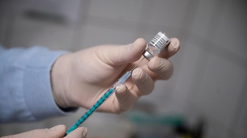 Gericht weist Klage gegen Impfstoffhersteller ab Nnach Auffassung der Zivilkammer konnte die Klägerin nicht beweisen, dass die Impfung die Ursache für ihre Lungenembolie war.