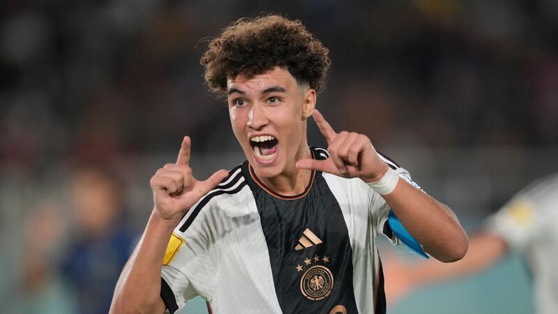 Noah Darvich traf in die Drangphase der Franzosen hinein zum 2:0.