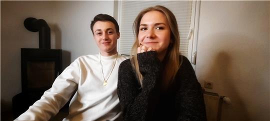 Noah Kokoschka und Vanessa Stölpe haben sich bewusst dafür entschieden, ihre Liebesbeziehung öffentlich zu machen. Foto: Fehlbus