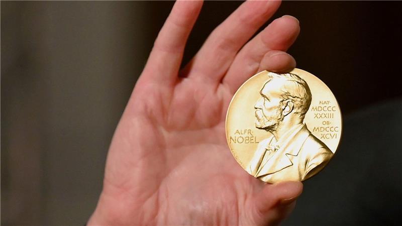 Tunneln gibt es nicht nur beim Fußball Nobelpreise können eine komplizierte Angelegenheit sein. (Illustration)