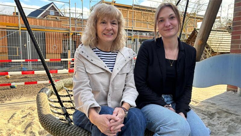 (Noch-)Kitaleiterin Kornelia Szameitat und Nachfolgerin Pia Koppelmann arbeiten für die Übergabe eng zusammen.